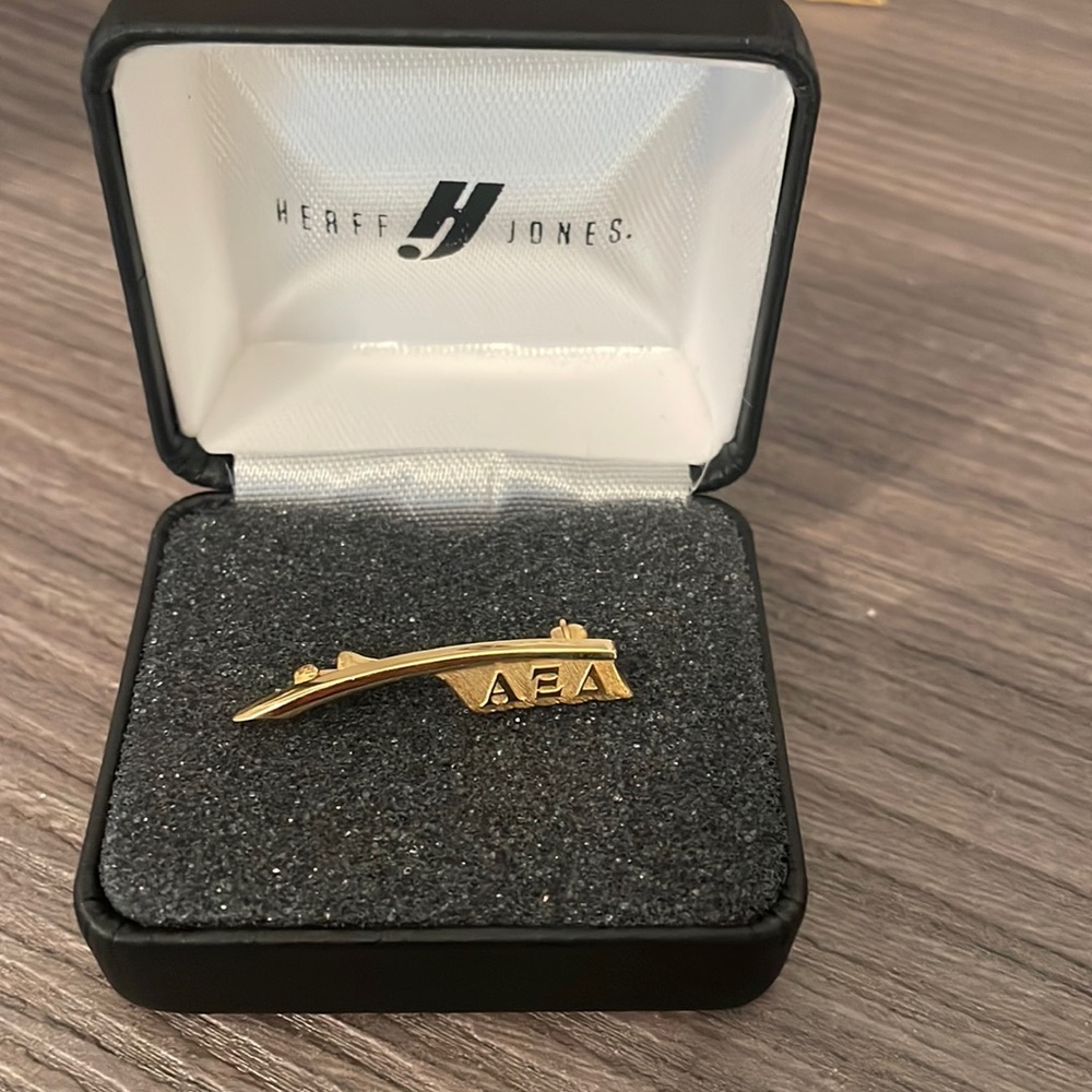 Brand new alpha xi delta quill pin